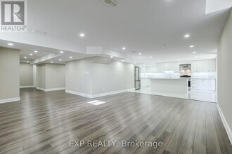 41 Prunella Cres in East Gwillimbury, ON - Building Photo - Building Photo