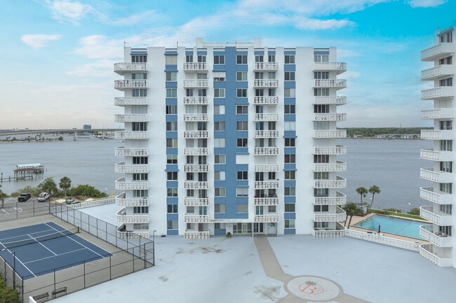 Bayshore Club in Daytona Beach, FL - Building Photo - Building Photo