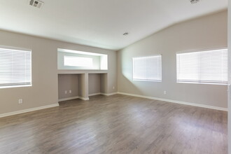 5321 Clover Blossom Ct in North Las Vegas, NV - Building Photo - Building Photo
