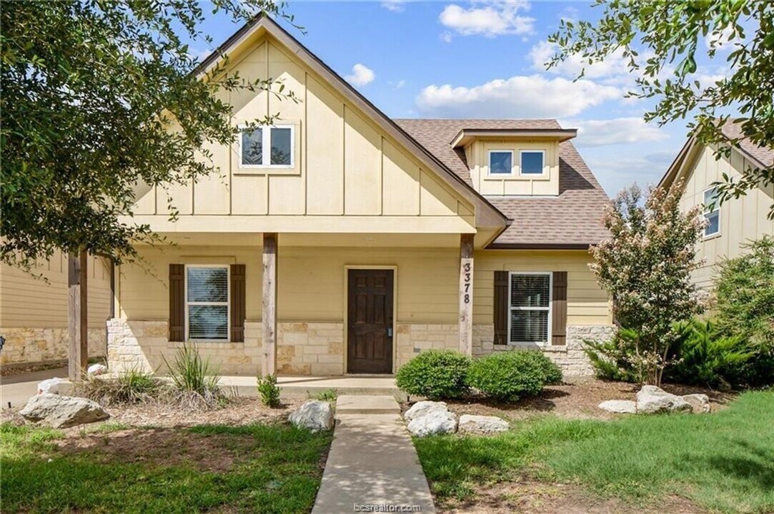 August Pre-Lease!! 4 Bedrooom/4 Bathroom C in College Station, TX - Building Photo