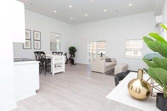 211 St Paul St in Baltimore, MD - Building Photo - Building Photo