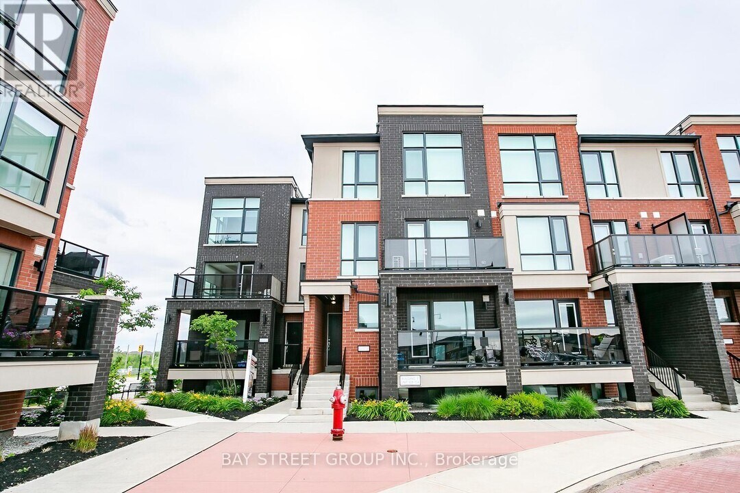 100 Dufay Rd in Brampton, ON - Building Photo