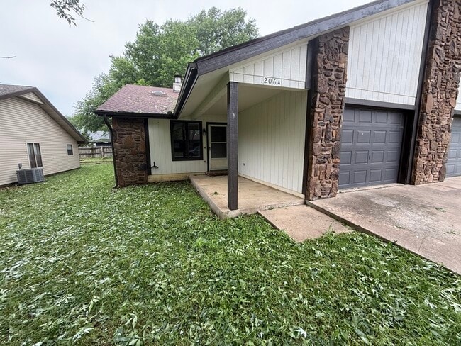 property at 1206 Whipporwill Ln