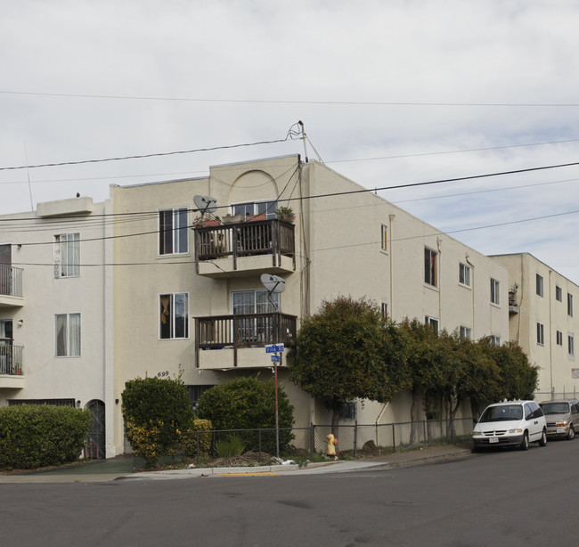 699 Villa St in Daly City, CA - Building Photo - Building Photo