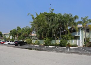 1423 Holly Heights Dr in Fort Lauderdale, FL - Building Photo - Building Photo