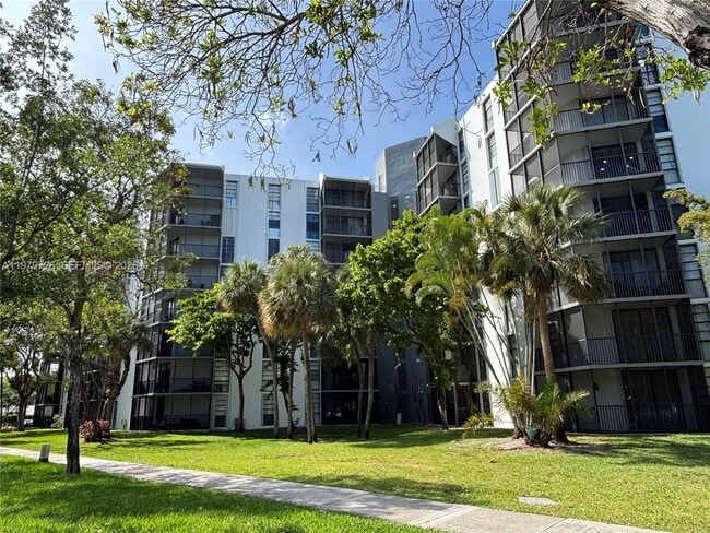 property at 3301 N Country Club Dr