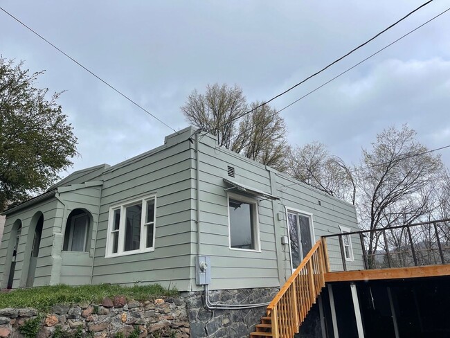 property at 421 N 7th St