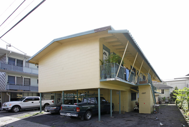 1227 Matlock Ave in Honolulu, HI - Building Photo - Building Photo