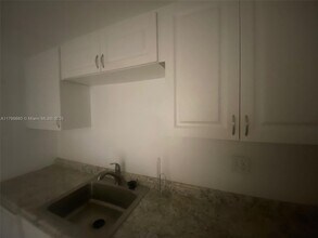 1465 NE 123rd St in Miami, FL - Building Photo - Building Photo