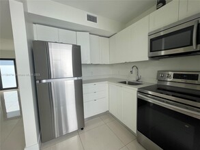 1765 Normandy Dr-Unit -2 in Miami Beach, FL - Foto de edificio - Building Photo