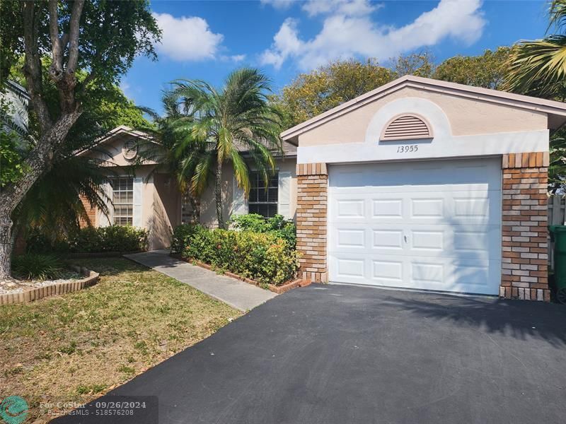 13955 Langley Pl in Davie, FL - Building Photo