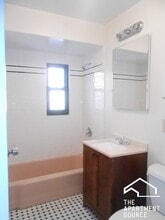 1644 W Sherwin Ave, Unit 2B in Chicago, IL - Building Photo - Building Photo