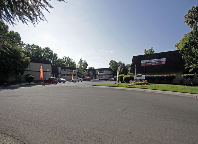 River Bend Park in Rancho Cordova, CA - Foto de edificio - Building Photo