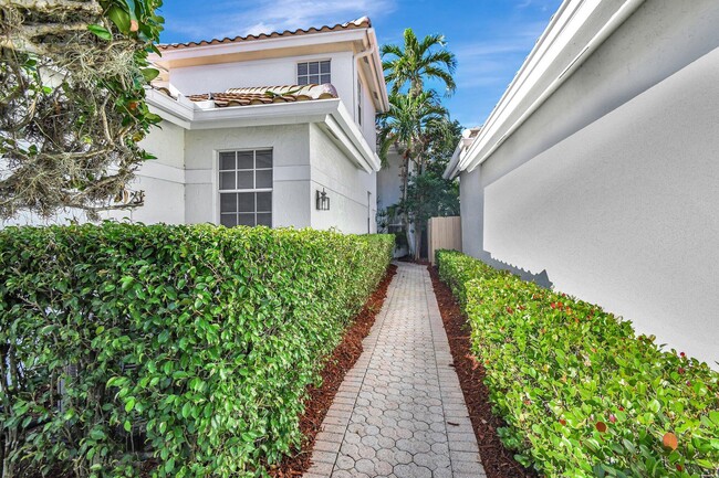 6657 NW 25th Way in Boca Raton, FL - Foto de edificio - Building Photo