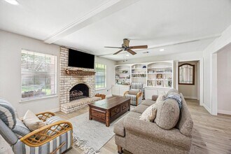 10918 Burgoyne Rd in Houston, TX - Building Photo - Building Photo
