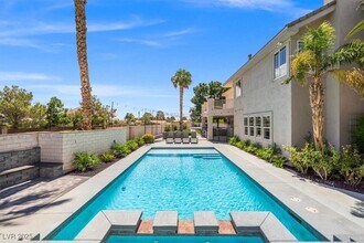 8000 Silver King Dr in Las Vegas, NV - Building Photo - Building Photo