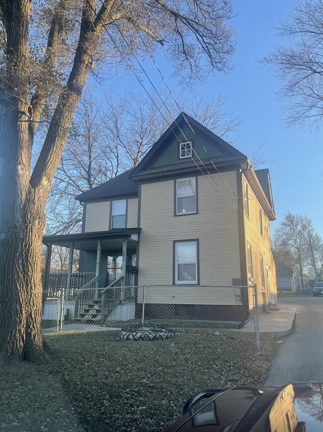 1214 Morgan St in Rockford, IL - Building Photo - Building Photo