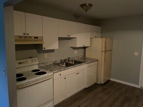 9562 Lynn Ln, Unit C in Seminole, FL - Building Photo - Building Photo