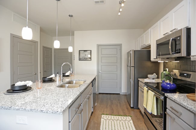 Crossroads Westside in Kansas City, MO - Building Photo - Interior Photo