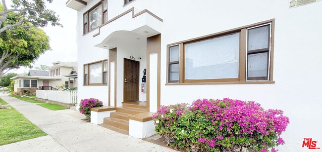 property at 435 W 4th St