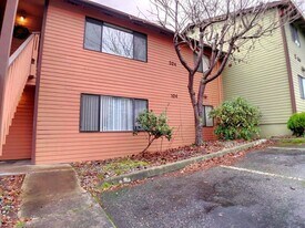 690 NW Atalanta Way in Oak Harbor, WA - Building Photo
