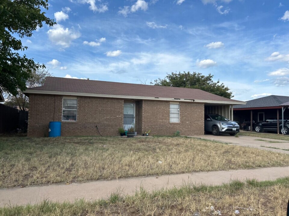 811 E 79th St in Lubbock, TX - Building Photo