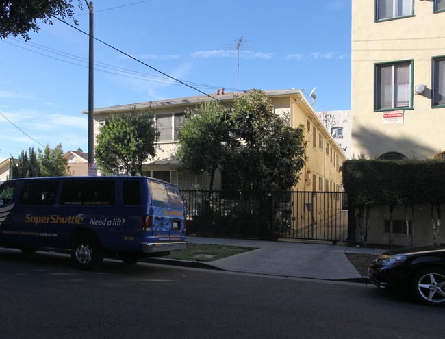 1617 Mariposa Ave in Los Angeles, CA - Foto de edificio - Building Photo