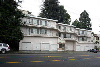 635 Macarthur Blvd in Oakland, CA - Building Photo - Building Photo