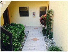 2828 Carambola Cir S in Coconut Creek, FL - Building Photo - Building Photo