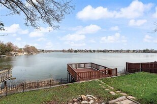 1317 Lakeshore Dr in Irving, TX - Building Photo