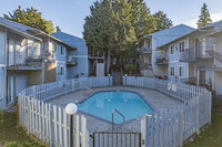 Park Wood Court Apartments in Tigard, OR - Building Photo - Building Photo