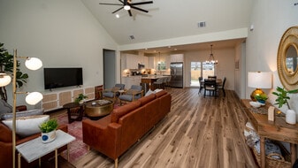 2617 W Woodlawn Ave in San Antonio, TX - Building Photo