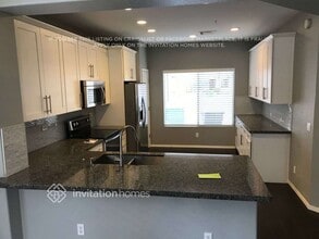 6614 W Honeysuckle Dr in Phoenix, AZ - Foto de edificio - Building Photo