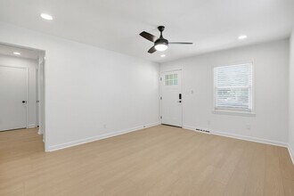 318 Hollis Rd in Charlotte, NC - Building Photo - Building Photo