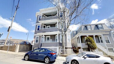 6 Hinckley St, Unit 3 in Somerville, MA - Foto de edificio - Building Photo