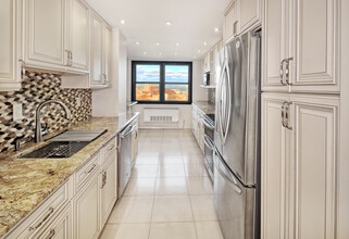 7855 Boulevard East, Unit A-20 in North Bergen, NJ - Building Photo - Building Photo