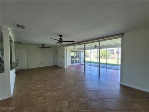 3829 SE 10th Ave in Cape Coral, FL - Foto de edificio - Building Photo
