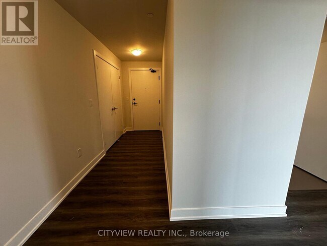 430-4430 Square One Dr in Mississauga, ON - Building Photo - Building Photo