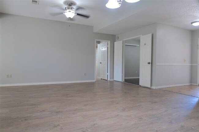 7507 Sunny Oaks Way in Houston, TX - Building Photo - Building Photo