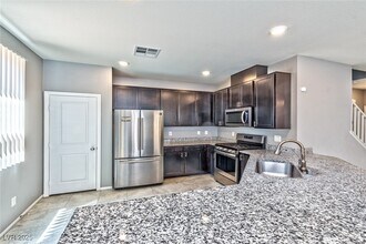 7975 Jaspence St in Las Vegas, NV - Building Photo - Building Photo