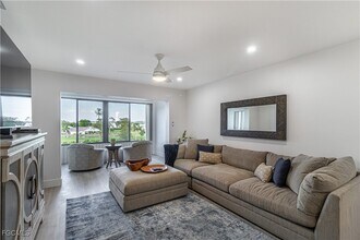 7402 Lake Breeze Dr in Ft. Myers, FL - Building Photo - Building Photo