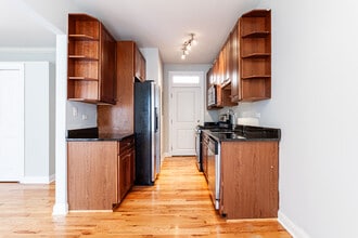 736 W Addison St, Unit 2 in Chicago, IL - Building Photo - Building Photo