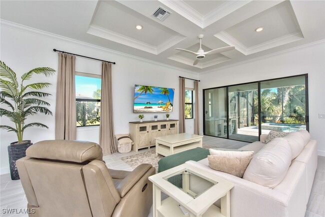 9280 Cormorant Dr in Naples, FL - Foto de edificio - Building Photo