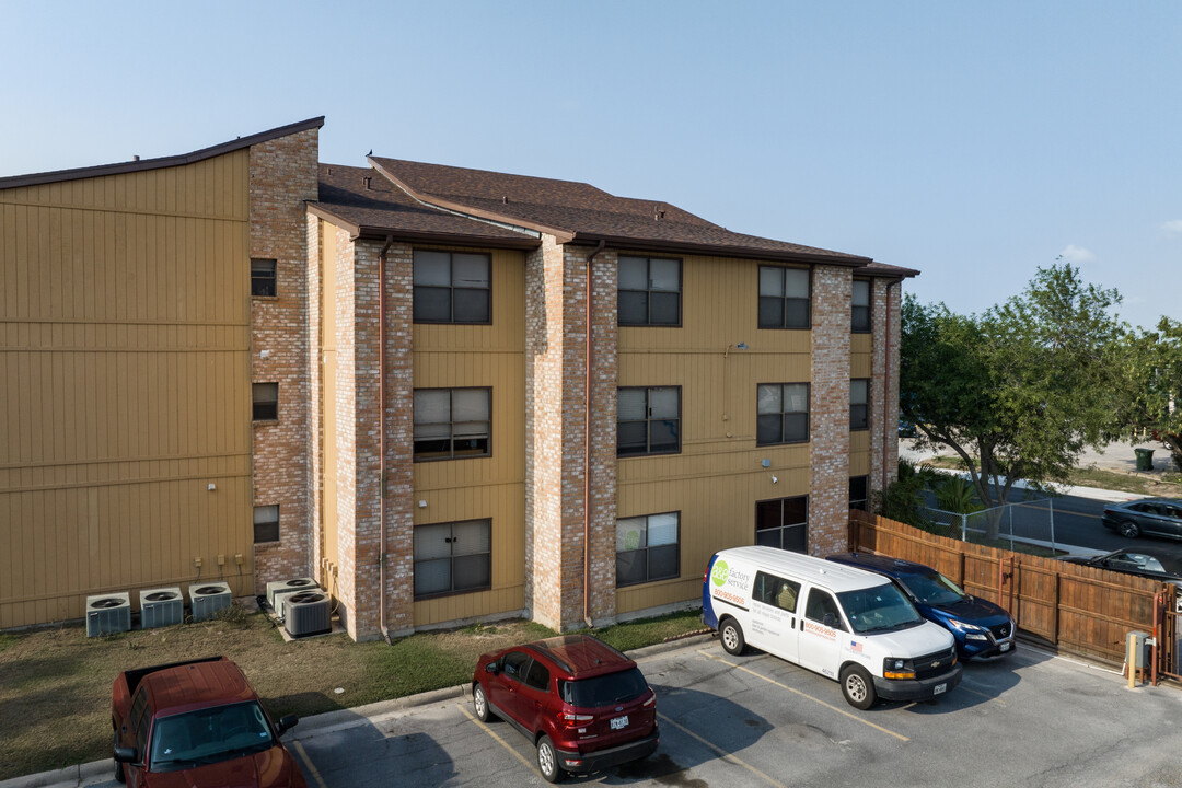 Sunrise Condominium in Brownsville, TX - Building Photo