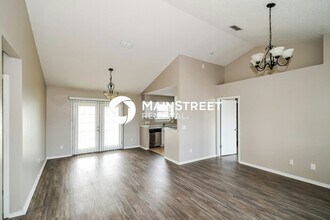 7824 Pepper Cir W in Jacksonville, FL - Building Photo - Building Photo