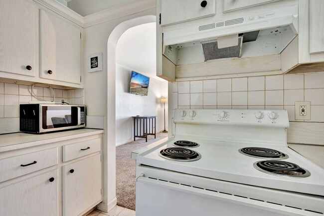 1801 NE 62nd St, Unit 205 in Fort Lauderdale, FL - Building Photo - Building Photo