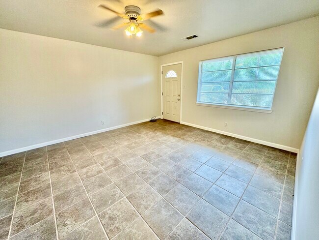 6710 Fairwood Rd in Hitchcock, TX - Building Photo - Building Photo