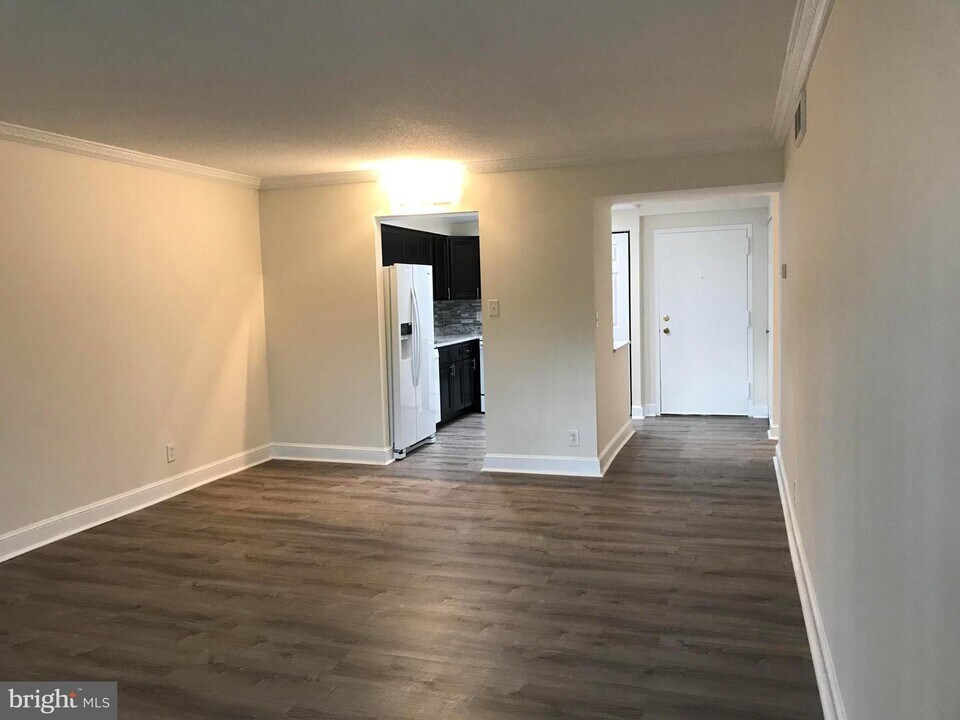 7600 Tremayne Pl-Unit -112 in McLean, VA - Building Photo