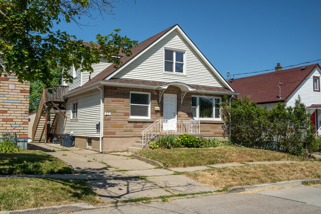 23 Augusta Ave in St Catharines, ON - Building Photo - Building Photo