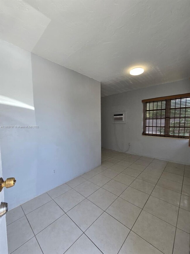 1437 NE 110th Terrace in Miami, FL - Building Photo - Building Photo